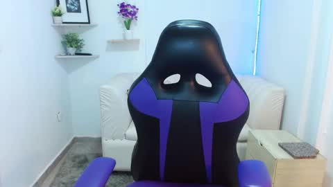 lisabenson1 online show from December 6, 7:23 pm