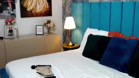 lisacroft online show from November 3, 8:15 am