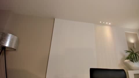 Lisa  Flowers online show from February 11, 11:04 am