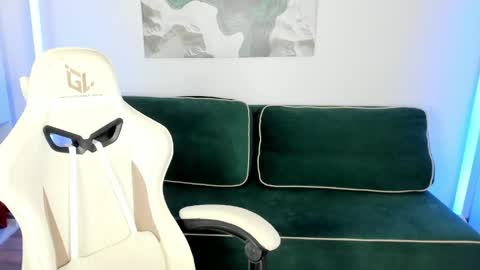 Lisa online show from April 28, 8:30 am