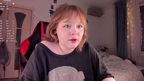 Snapshot of lisalaas chatting on December 5, 8:00 pm -Lisa- Help me to reach 100 thumbs up3 online show from December 5, 8:00 pm