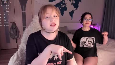 Snapshot of lisalaas chatting on January 24, 5:32 pm -Lisa- Help me to reach 100 thumbs up3 online show from January 24, 5:32 pm