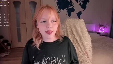 Snapshot of lisalaas chatting on March 9, 5:39 pm -Lisa- Help me to reach 100 thumbs up3 online show from March 9, 5:39 pm