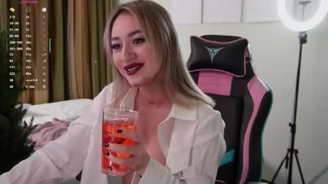 Snapshot of lisamayson chatting on December 16, 3:28 pm LISA online show from December 16, 3:28 pm