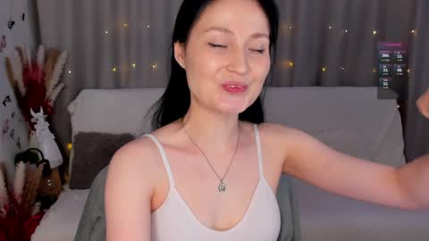 Snapshot of lisamooore chatting on January 13, 2:53 pm Lisa Moore online show from January 13, 2:53 pm