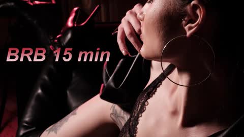 Snapshot of lisamooore chatting on September 15, 4:56 am Lisa Moore online show from September 15, 4:56 am