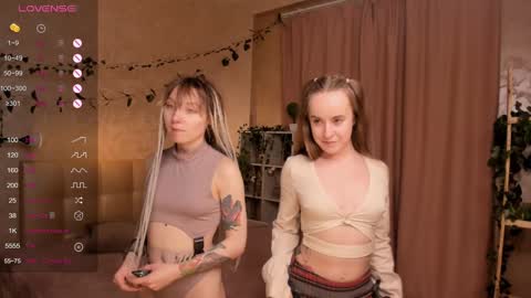 Snapshot of lisanelsona chatting on December 2, 6:20 am Hello our names are Kate and Alice this is our first day here. online show from December 2, 6:20 am