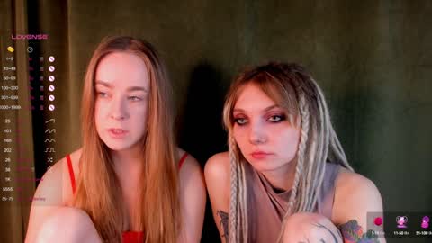 Snapshot of lisanelsona chatting on December 18, 1:26 am Hello our names are Kate and Alice this is our first day here. online show from December 18, 1:26 am