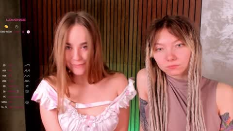 Snapshot of lisanelsona chatting on December 21, 1:36 am Hello our names are Kate and Alice this is our first day here. online show from December 21, 1:36 am