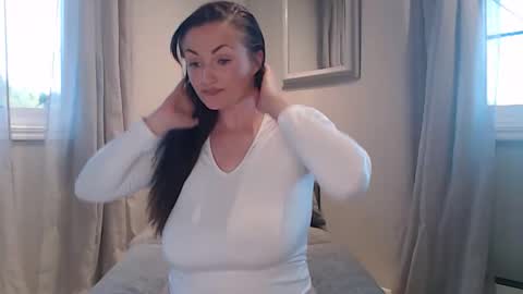 Lisasmilk online show from May 6, 7:08 pm