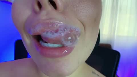 Snapshot of lisbet_21x chatting on February 14, 10:25 pm Lisbet online show from February 14, 10:25 pm