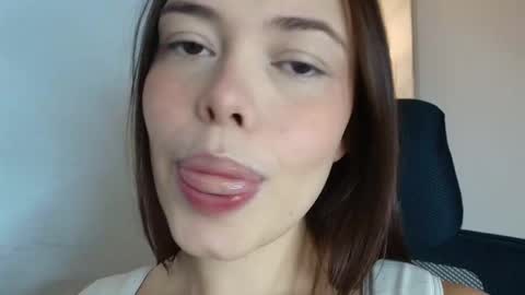 Snapshot of lisbet_21x chatting on October 21, 10:10 pm Lisbet online show from October 21, 10:10 pm