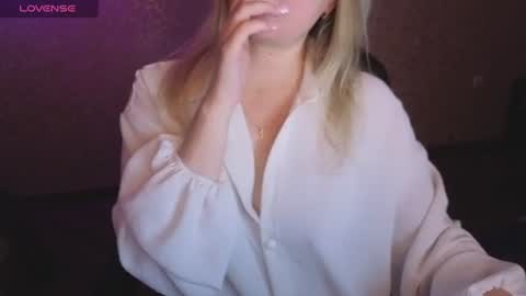 Anna online show from June 9, 10:54 pm