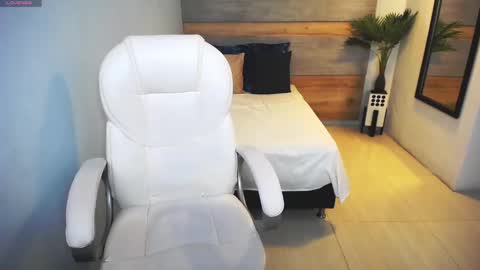 Snapshot of liseth_fox chatting on February 23, 1:35 am Liseth Fox online show from February 23, 1:35 am