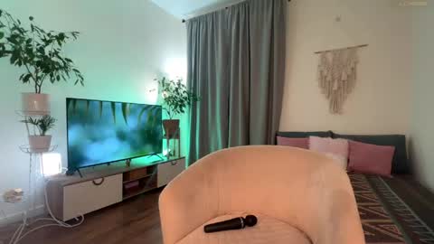 Snapshot of liss_n_gloss chatting on May 14, 7:09 pm Lisa online show from May 14, 7:09 pm