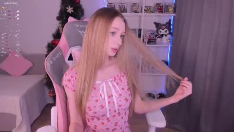 Snapshot of lissa__fox chatting on December 14, 12:32 pm lissa online show from December 14, 12:32 pm