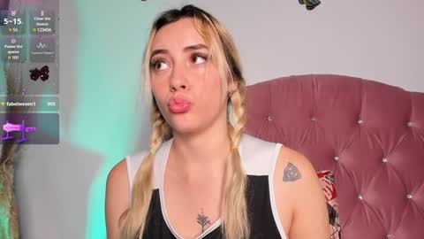 Snapshot of lissa_brown_ chatting on December 3, 4:58 am Lissa online show from December 3, 4:58 am