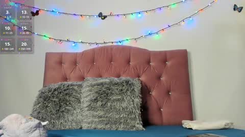 Snapshot of lissa_brown_ chatting on December 7, 1:58 am Lissa online show from December 7, 1:58 am