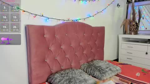 Snapshot of lissa_brown_ chatting on December 20, 1:36 am Lissa online show from December 20, 1:36 am