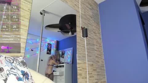 Snapshot of lissa_brown_ chatting on January 22, 5:48 am Lissa online show from January 22, 5:48 am