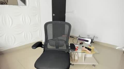 Snapshot of lissa_brown_ chatting on October 2, 2:29 am Lissa online show from October 2, 2:29 am