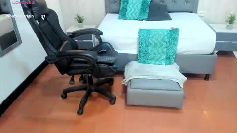 L I S S A  online show from February 27, 1:05 am