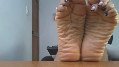 Snapshot of lissafeethot chatting on November 20, 8:52 pm Lissafeethot online show from November 20, 8:52 pm