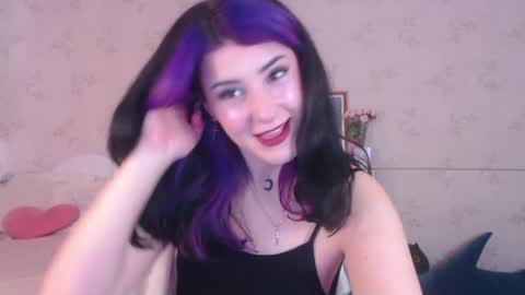Snapshot of lissalucy chatting on April 27, 6:55 am Alice Dont forget to thumbs up its very important online show from April 27, 6:55 am