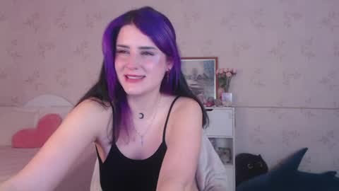 Snapshot of lissalucy chatting on April 29, 7:56 am Alice Dont forget to thumbs up its very important online show from April 29, 7:56 am