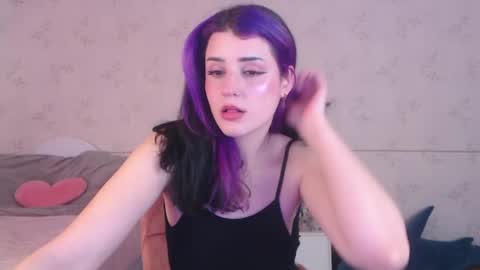 Snapshot of lissalucy chatting on May 4, 6:53 am Alice Dont forget to thumbs up its very important online show from May 4, 6:53 am
