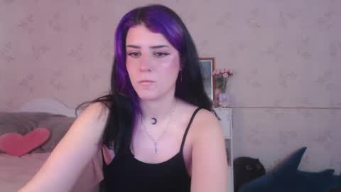 Snapshot of lissalucy chatting on May 5, 6:32 am Alice Dont forget to thumbs up its very important online show from May 5, 6:32 am