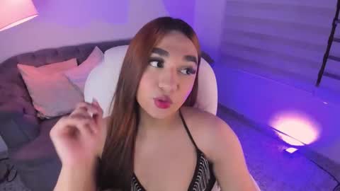 Snapshot of lissascarlett_1 chatting on November 22, 7:35 pm Lisssa online show from November 22, 7:35 pm