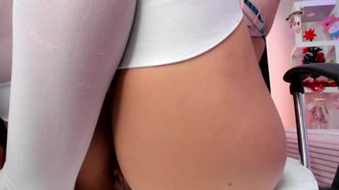 Snapshot of lissbrown chatting on December 28, 3:59 pm Liss Brown online show from December 28, 3:59 pm