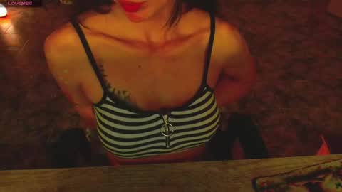 Snapshot of lisstaylor chatting on December 2, 3:34 am Liss online show from December 2, 3:34 am