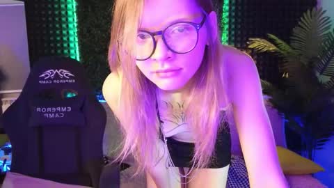 Snapshot of litabrom chatting on October 7, 2:20 am Lena online show from October 7, 2:20 am