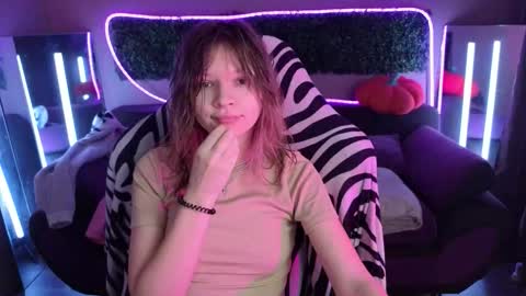 Snapshot of litabrom chatting on November 18, 9:03 am Lena online show from November 18, 9:03 am