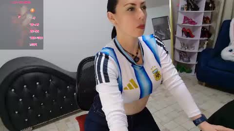 LITA a sexy milf online show from June 16, 8:11 pm