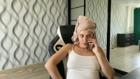 Snapshot of litle_girl05 chatting on July 7, 8:40 am LUNA online show from July 7, 8:40 am