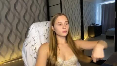 Snapshot of litle_girl05 chatting on July 29, 10:46 am LUNA online show from July 29, 10:46 am
