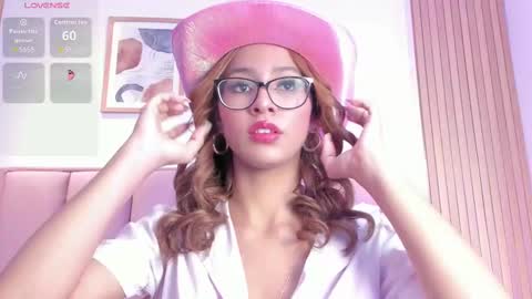 Snapshot of litlle_chanel chatting on October 10, 11:31 am Channel online show from October 10, 11:31 am