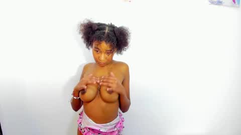 Snapshot of litte_ebony chatting on February 19, 6:54 pm Ashley online show from February 19, 6:54 pm