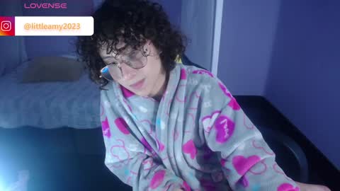 Snapshot of little__amy_ chatting on January 10, 11:33 am AMY online show from January 10, 11:33 am