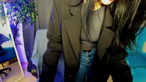 Snapshot of little__isabel chatting on May 18, 1:35 am Isabel online show from May 18, 1:35 am