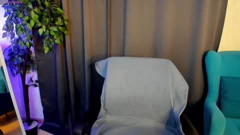 Snapshot of little__isabel chatting on June 7, 8:07 am Isabel online show from June 7, 8:07 am
