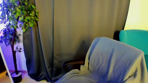 Snapshot of little__isabel chatting on June 14, 1:36 am Isabel online show from June 14, 1:36 am