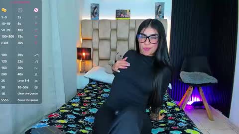 Snapshot of little__sophie18 chatting on November 16, 9:31 pm Sophie ---- connected from 1400 to 2100 Colombia time online show from November 16, 9:31 pm