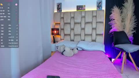 Sophie ---- connected from 1400 to 2100 Colombia time online show from June 18, 7:29 pm