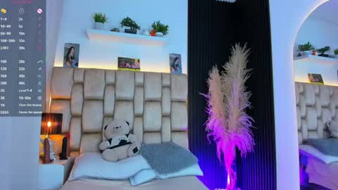 Sophie ---- connected from 1400 to 2100 Colombia time online show from July 27, 7:43 pm