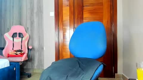Snapshot of little_africa chatting on May 10, 7:13 am little_africa online show from May 10, 7:13 am