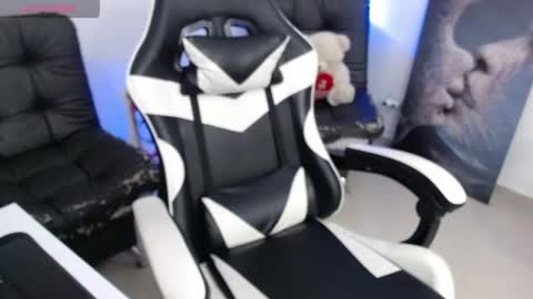 Amelie  online show from May 1, 10:25 pm